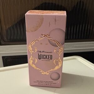 r.e.m. beauty Wicked Galinda Glow Drops